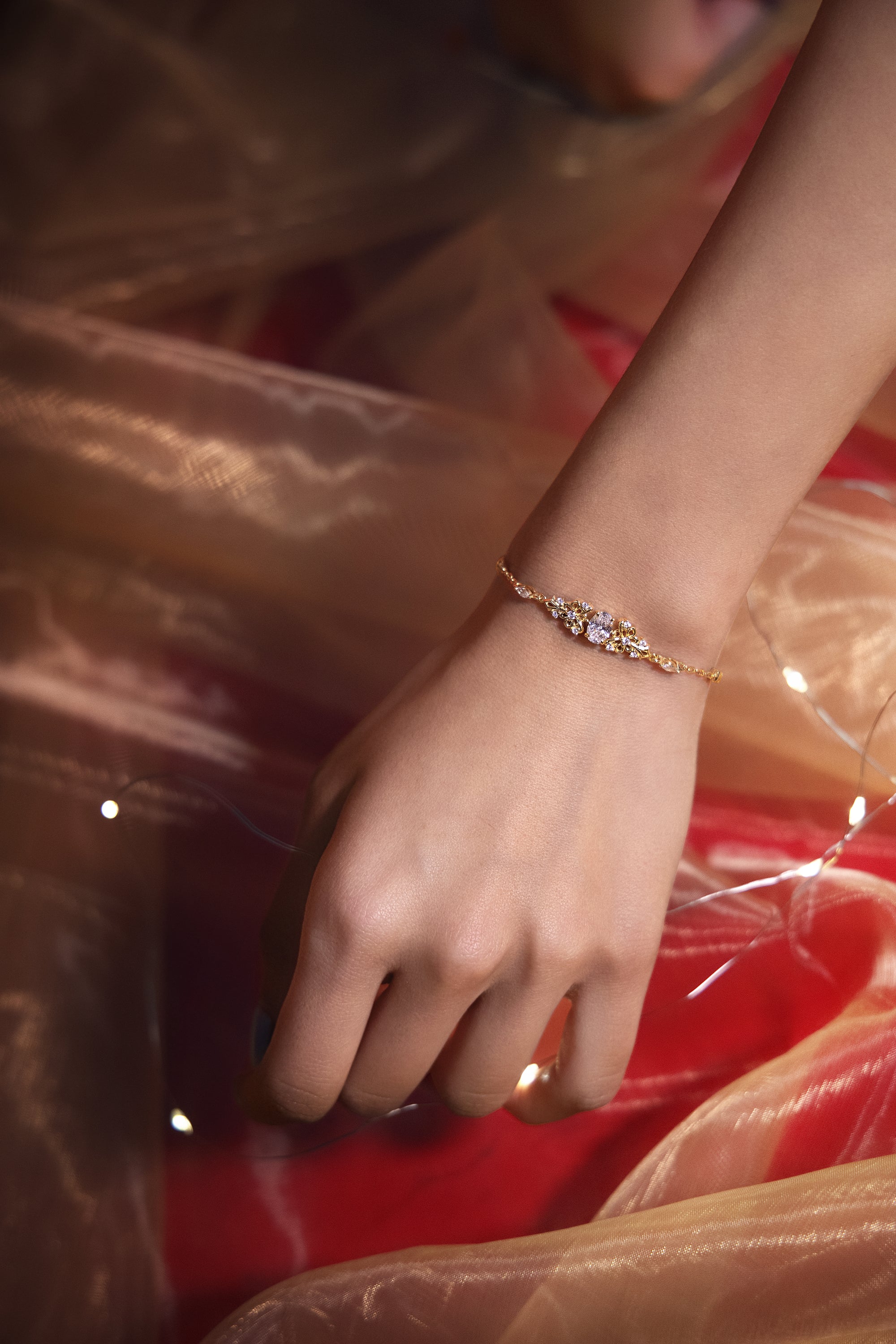 Lost in Lumière Golden Bracelet